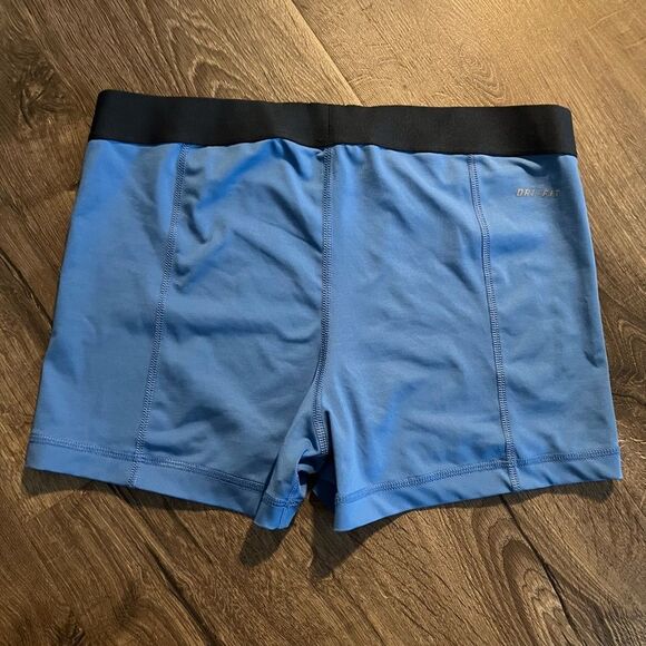Nike Pro short size L - Picture 2 of 3